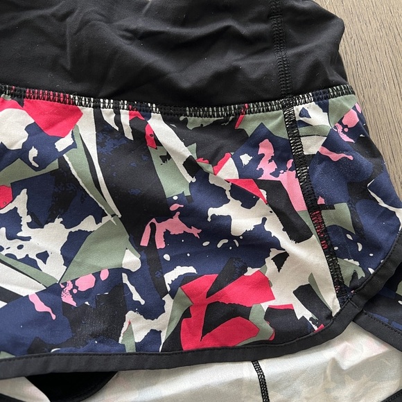 Lululemon Size 4 Speed Short 2.5” Inseam Color Pop Cut Boom Juice - Picture 3 of 6